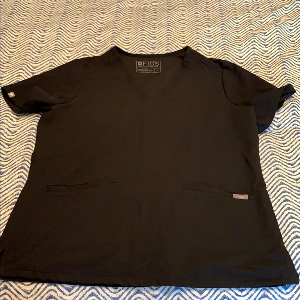 Figs three pocket scrub top in black